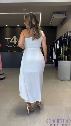 Vestido Longo Serena – Elegância Minimalista e Sofisticada!